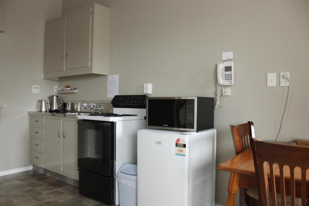 Colonial Motel - Resim 41