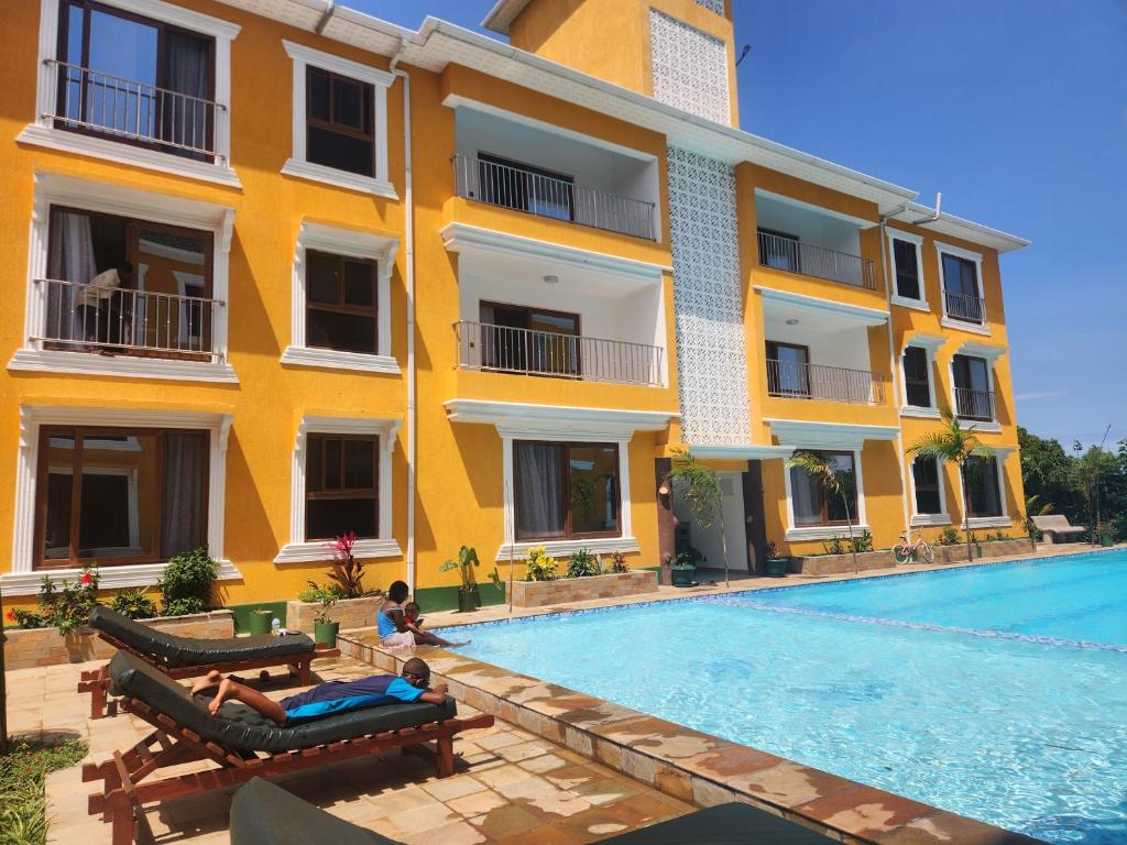 La alberca dentro o cerca de Golden Duranta Villas