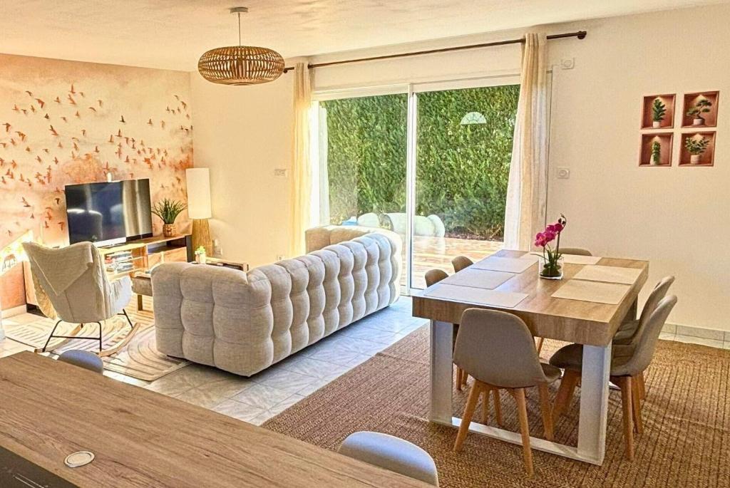 Istumisnurk majutusasutuses Maison cosy avec SPA - Logis Flo - à 15 min du Futuroscope