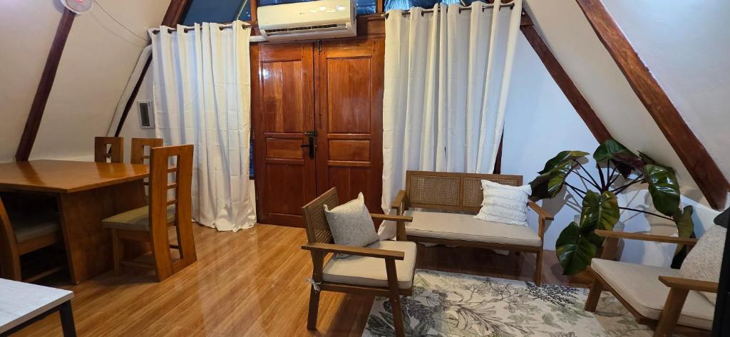 Fotografie z fotogalerie ubytování The A House by Pamonglo Garden Resort v destinaci Bacnit