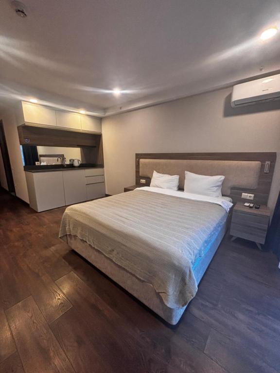 En eller flere senge i et værelse på La Quinta Batumi - Sea & Airport View