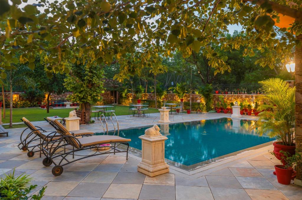 Hồ bơi trong/gần Bassi House - A Boutique Homestay