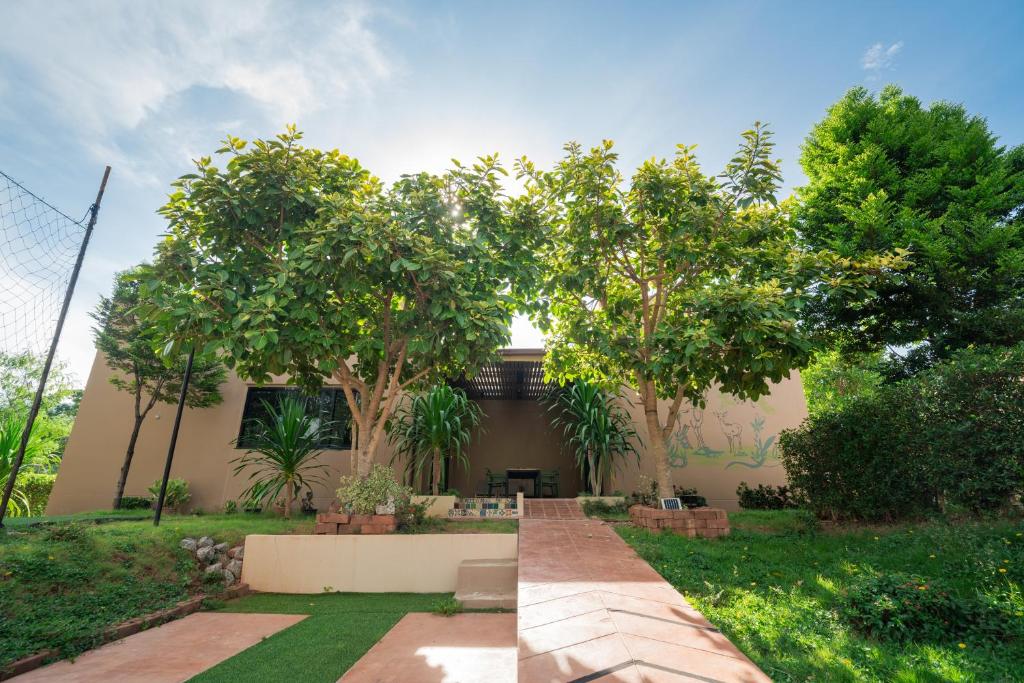 Κήπος έξω από το Just A Nap Khaoyai บ้านหลังใหญ่สำหรับครอบครัว