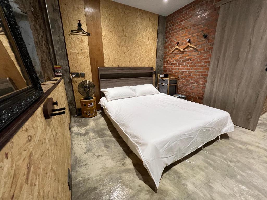 Postel nebo postele na pokoji v ubytování 九份玩具屋