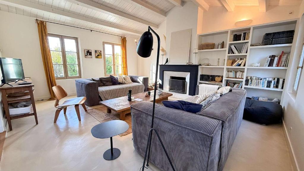 a living room with a couch and a fireplace at Charmante maison à deux pas de la plage in Les Portes