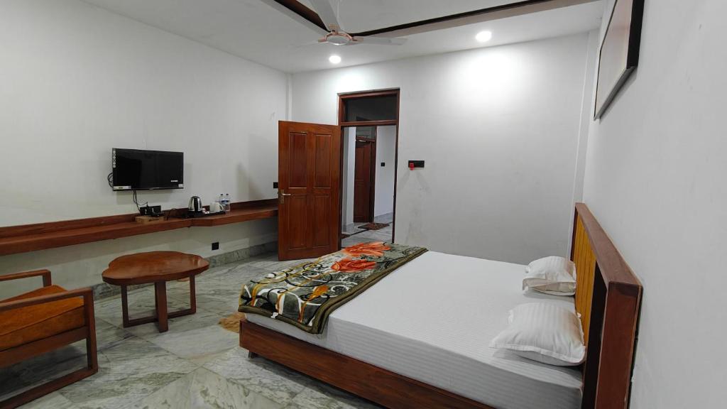 TV a/nebo společenská místnost v ubytování Apun Majuli Guest House