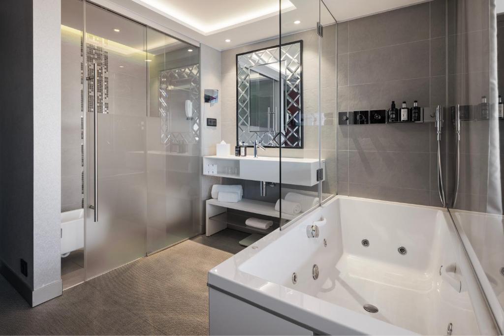 MYRIAD by SANA Hotels - 3