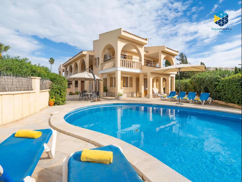 Bazén v ubytování Villa Murtons nebo v jeho okolí