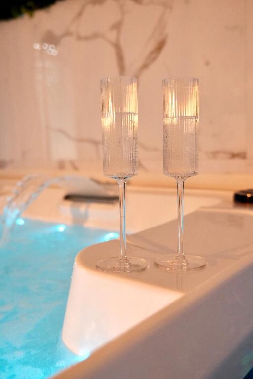 Φωτογραφία από το άλμπουμ του Jungle Room avec Jacuzzi privé σε Saint-Yzan-de-Soudiac