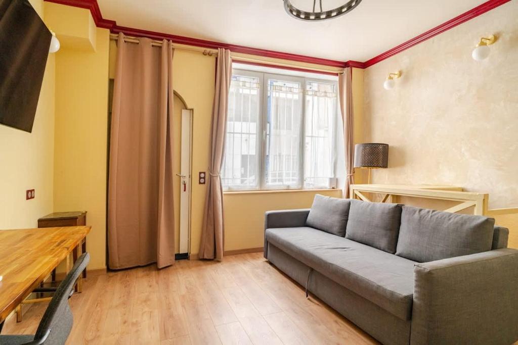 Renovated AC apartment 10 min to eiffel Tower
