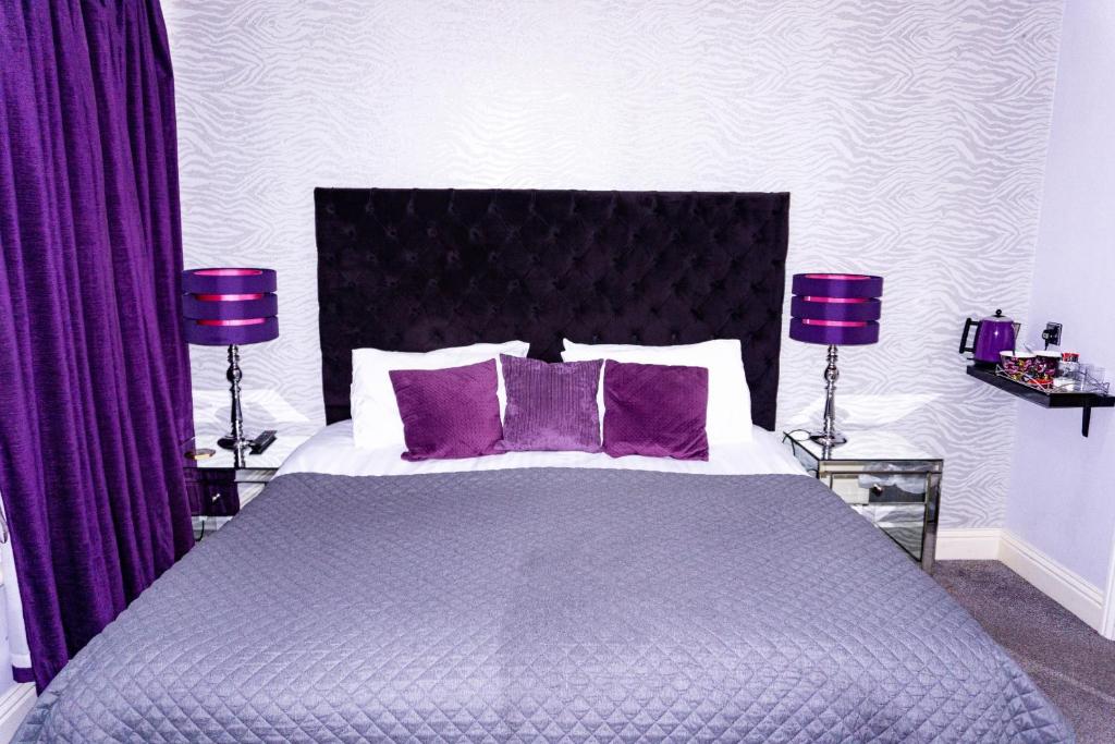 The Kenley Hotel - Deluxe King Room