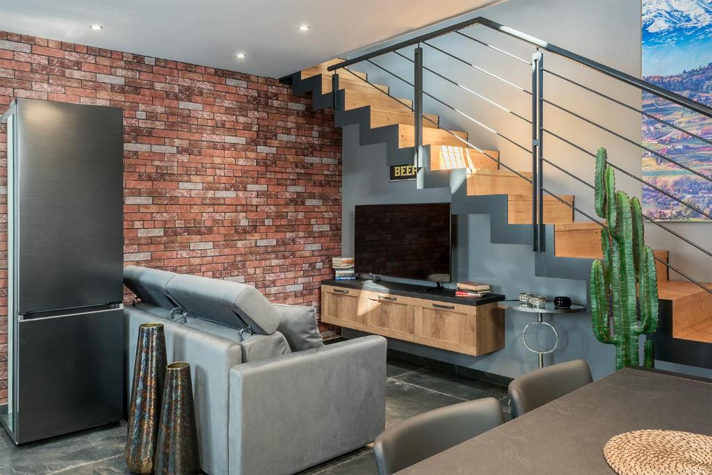 Μια τηλεόραση ή/και κέντρο ψυχαγωγίας στο Ai Binari - Binario 2