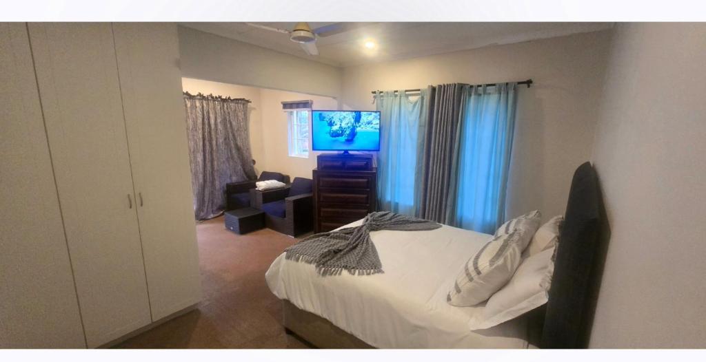 TV a/nebo společenská místnost v ubytování Cozy corner nook