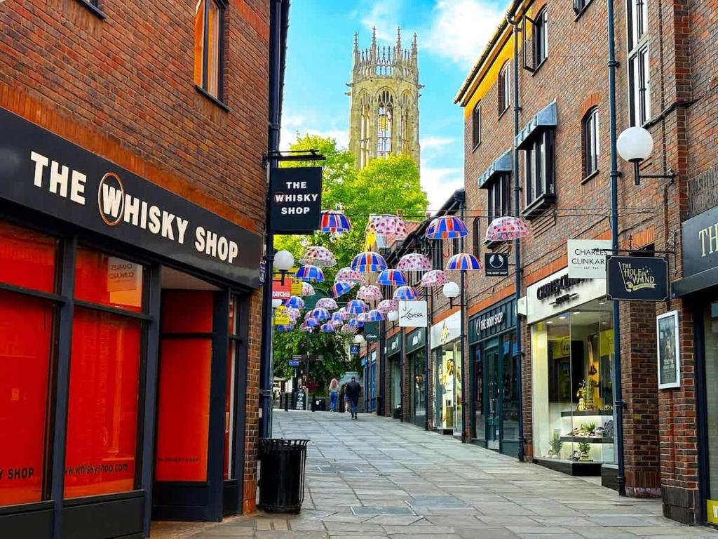 El barrio en el que está la casa vacacional o un barrio cercano