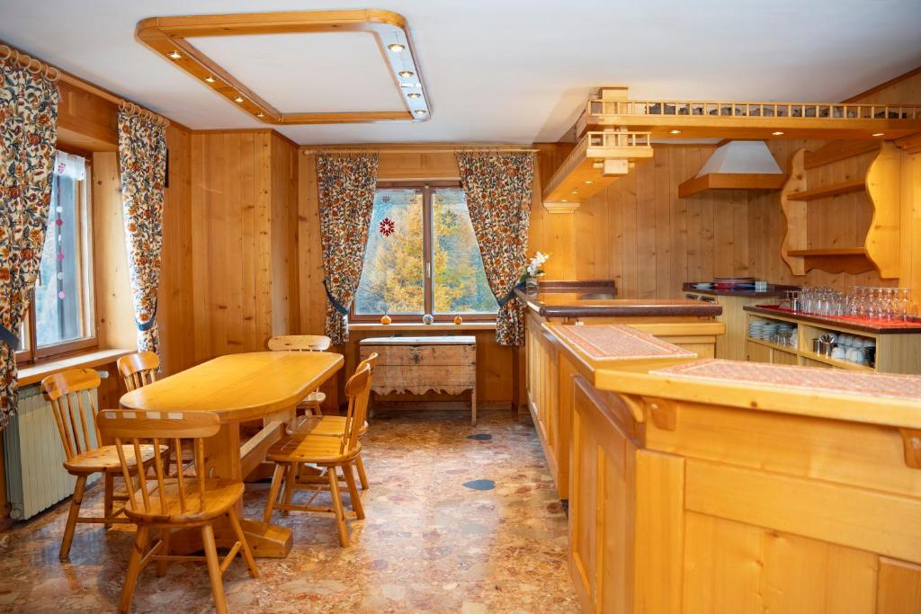 Kuchyň nebo kuchyňský kout v ubytování Locanda del Lysjoch