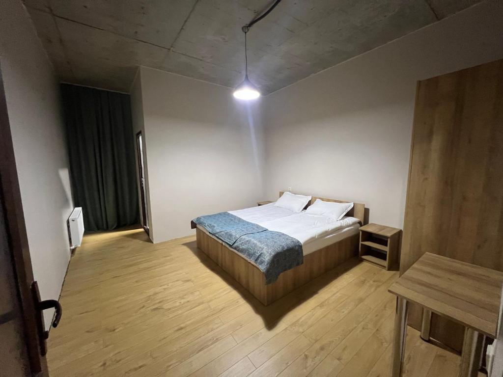 Postel nebo postele na pokoji v ubytování Park Side Hotel Tsalka