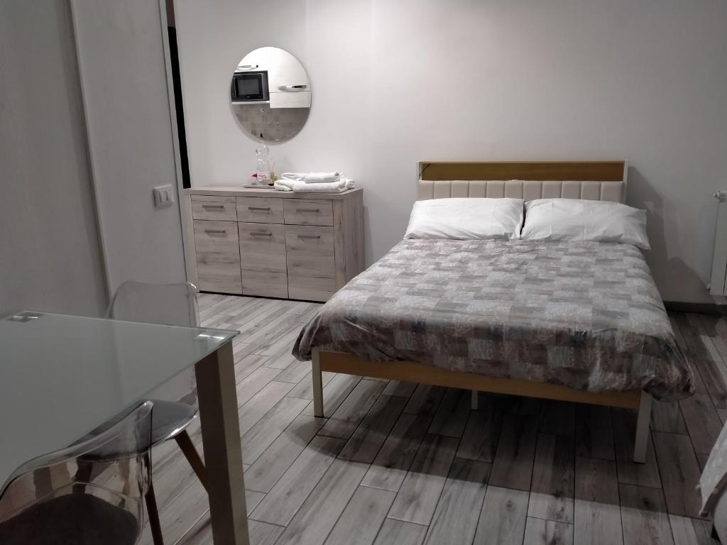 Postel nebo postele na pokoji v ubytování Monolocale policlinico gb rossi borgo roma verona