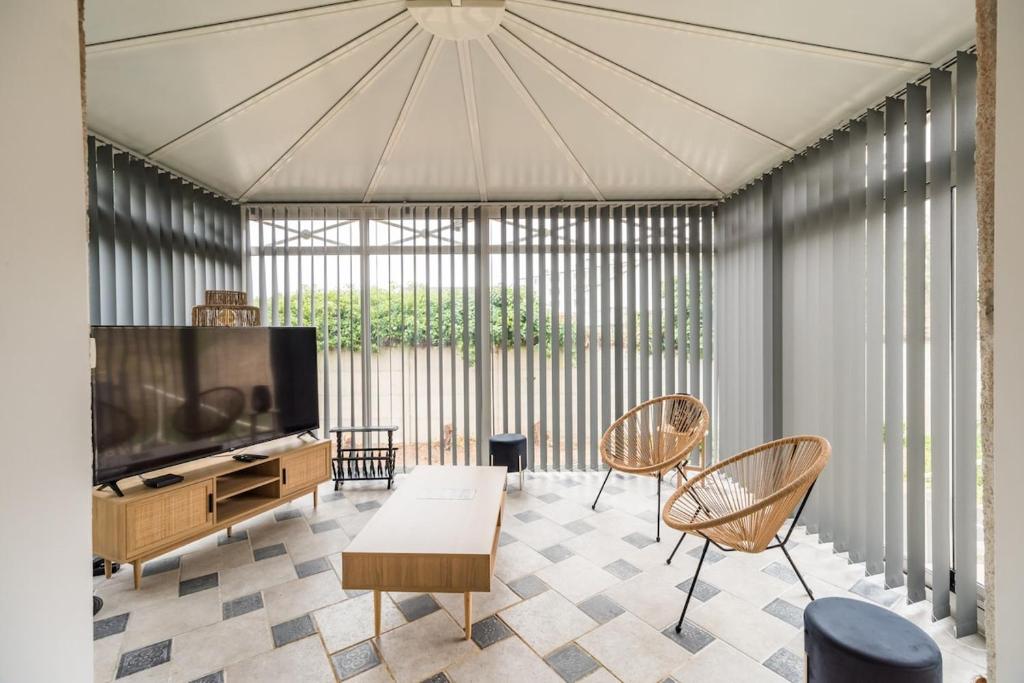 Posezení v ubytování Appartement avec veranda et 3 chambres Guingamp