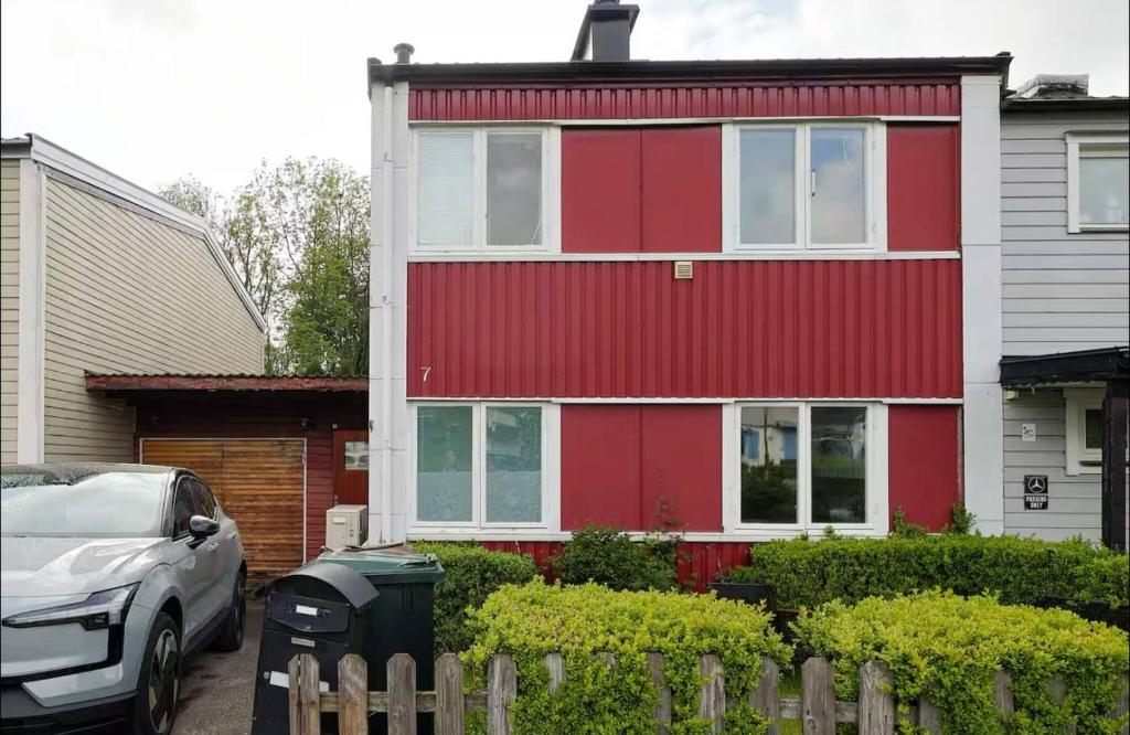 Το κτήριο όπου στεγάζεται  η παραθεριστική κατοικία