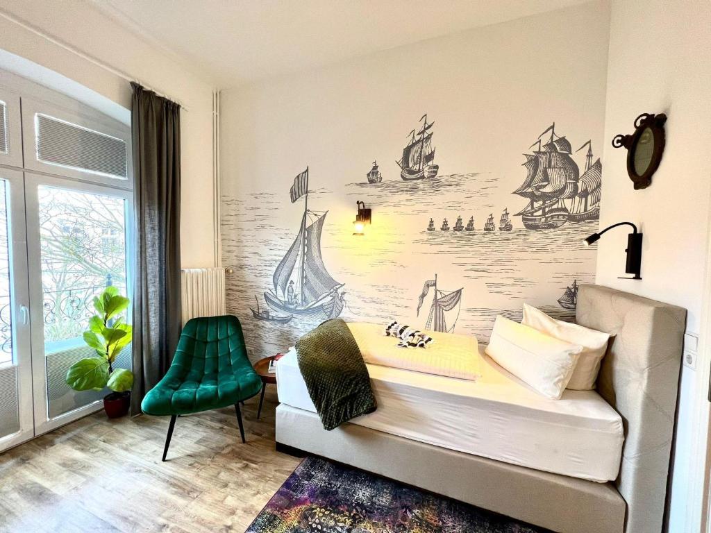 a living room with a couch and a drawing on the wall at Kapitaenshaus-Lassen-Zimmer-Sindbad in Westerland (Sylt)