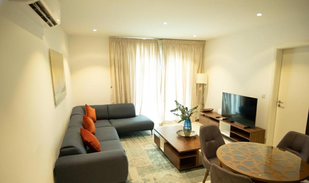 TV a/nebo společenská místnost v ubytování The Lennox by Sereni Athens