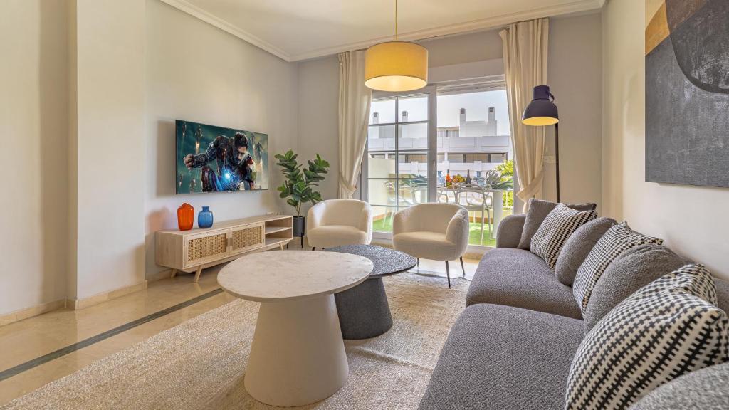 VACATION MARBELLA I Puente Romano Apartment, Brand-New, Exclusive Location in Marbella Golden Mile, Close to Fine Dining, The Beach and Puerto Banus