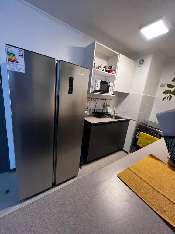 Η κουζίνα ή μικρή κουζίνα στο Nuevo departamento rancagua