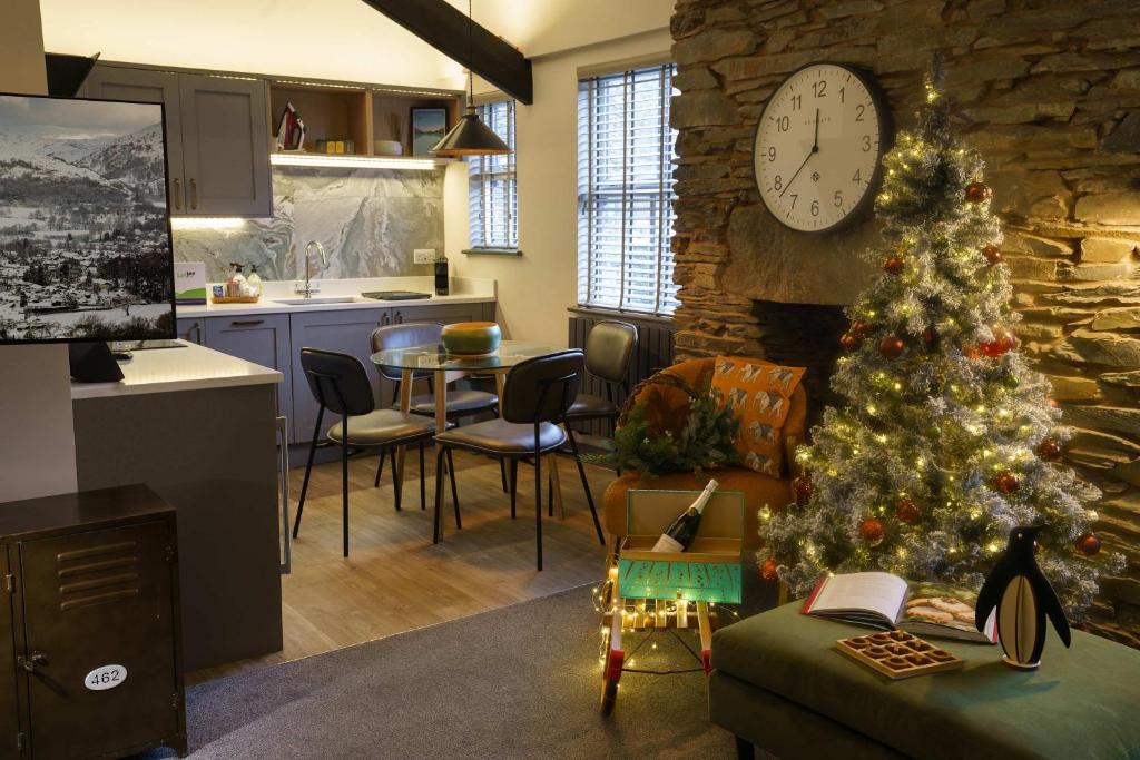 Köök või kööginurk majutusasutuses Spacious - Contemporary 2BR Apartment - Central Ambleside - Parking