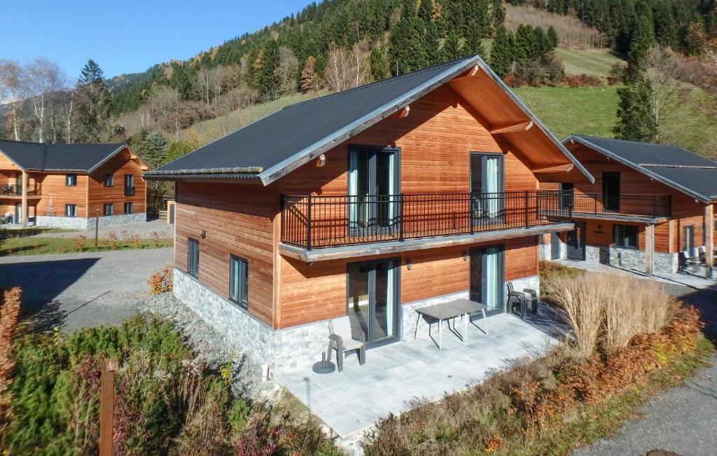 Nespecifikovaný výhled na hory nebo výhled na hory při pohledu z prázdninového domu