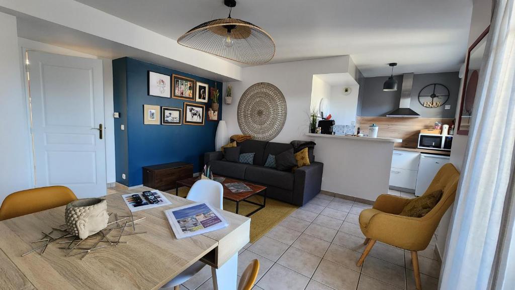 Η κουζίνα ή μικρή κουζίνα στο Disneyland cosy Apartment