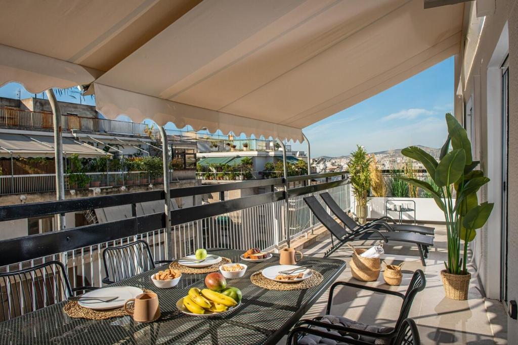 Vik18 - 2BR Flat with Balcony, Near Metro