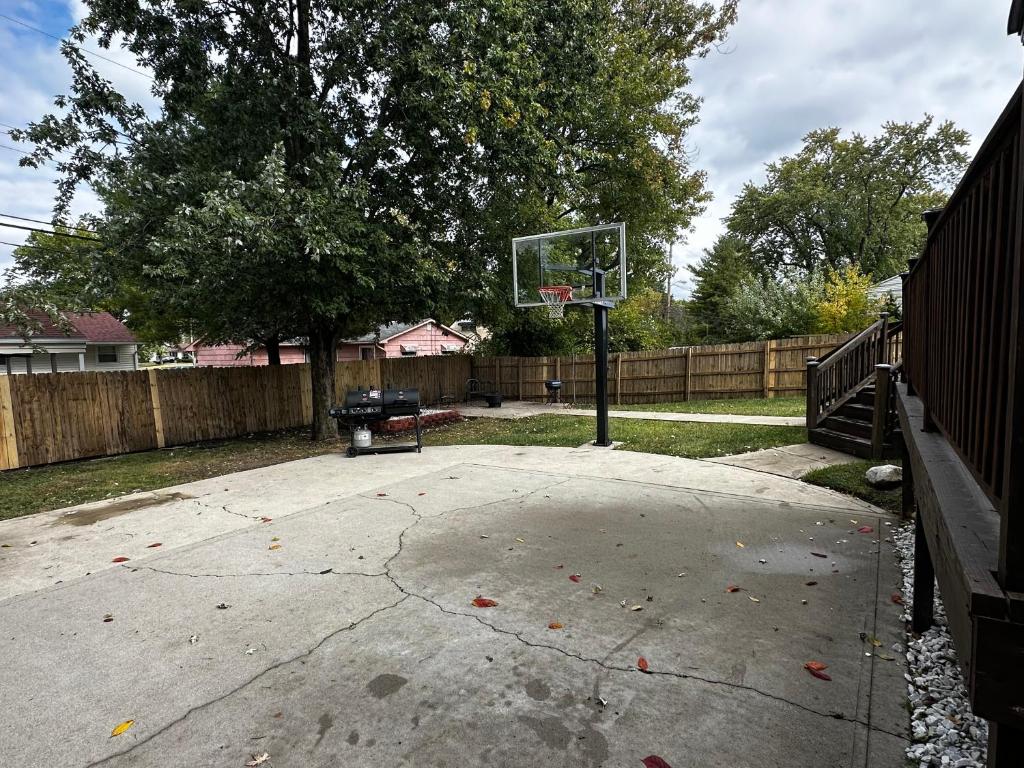 Φωτογραφία από το άλμπουμ του Luxury 3BR Home with Spa Pool, Gym & full backyard στο Κολόμπους