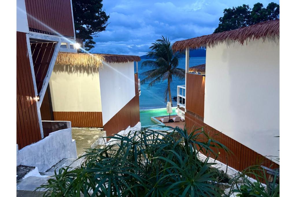 - Vistas al océano desde un complejo en Aya Beach Resort Koh Lipe, en Ko Lipe