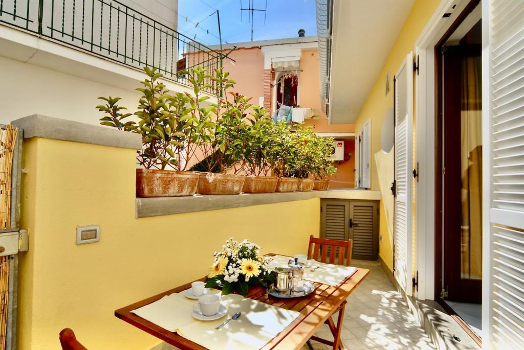 Balkón nebo terasa v ubytování Maloon apt - 450m from the beach