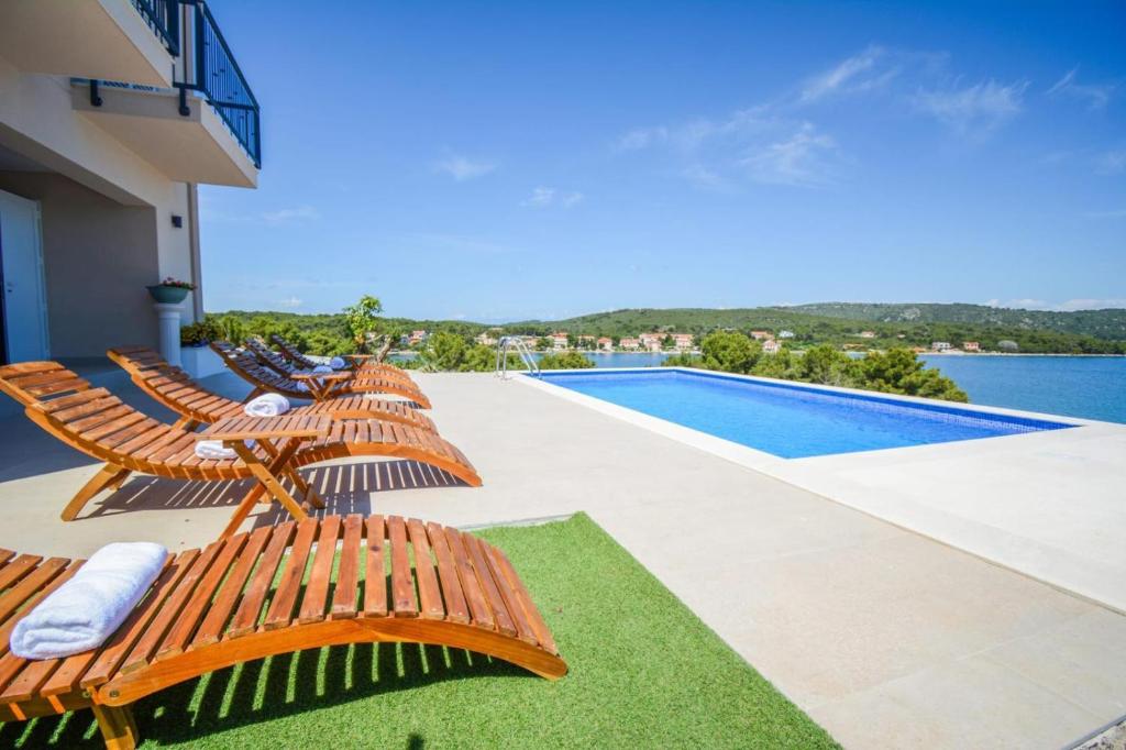 Bassein majutusasutuses Villa Olea Mare ZadarVillas või selle lähedal