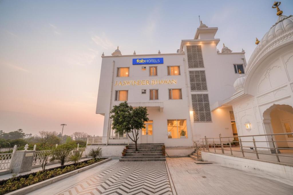 Tòa nhà nơi khách sạn tọa lạc