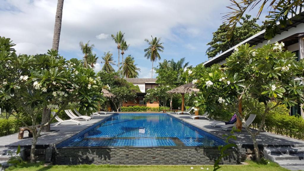 Bazén v ubytování The Nidhra Boutique Resort nebo v jeho okolí