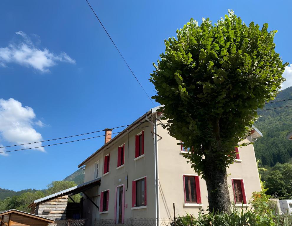 Loodusmaastik puhkemaja lähedal