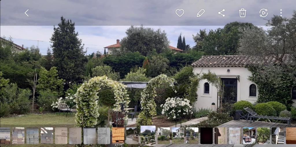 勒卡内Petite maison dans le jardin的一张带花园的房子的照片