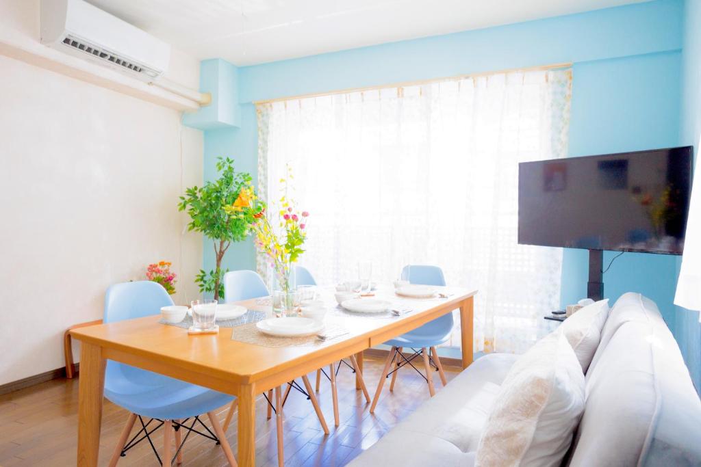 MIKO'S HOUSE SETAGAYA, Peaceful Tokyo Home Near Shinjuku, Experience Authentic Local Living, Lucky Cat Temple, Super Market 東京の家 新宿10分 隠れ家カフェ 豪徳寺