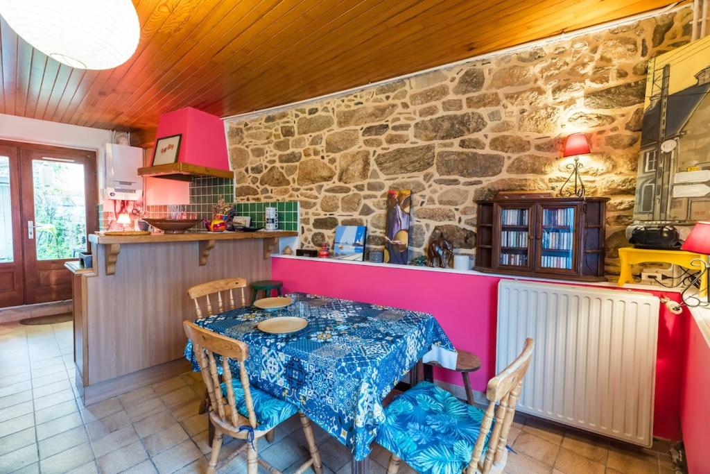 Imagen de la galería de L'authentique maison bretonne - Guingamp centre, en Guingamp