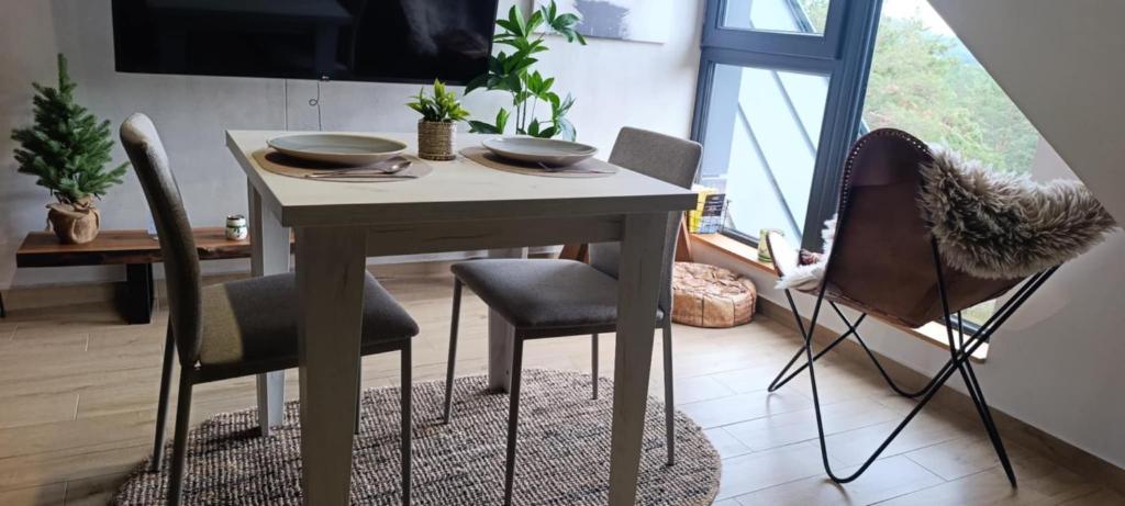 a table with two bowls on it in a living room at Divčibarski kutak in Divčibare