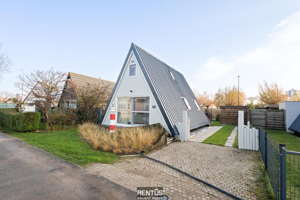 Το κτήριο όπου στεγάζεται  η παραθεριστική κατοικία