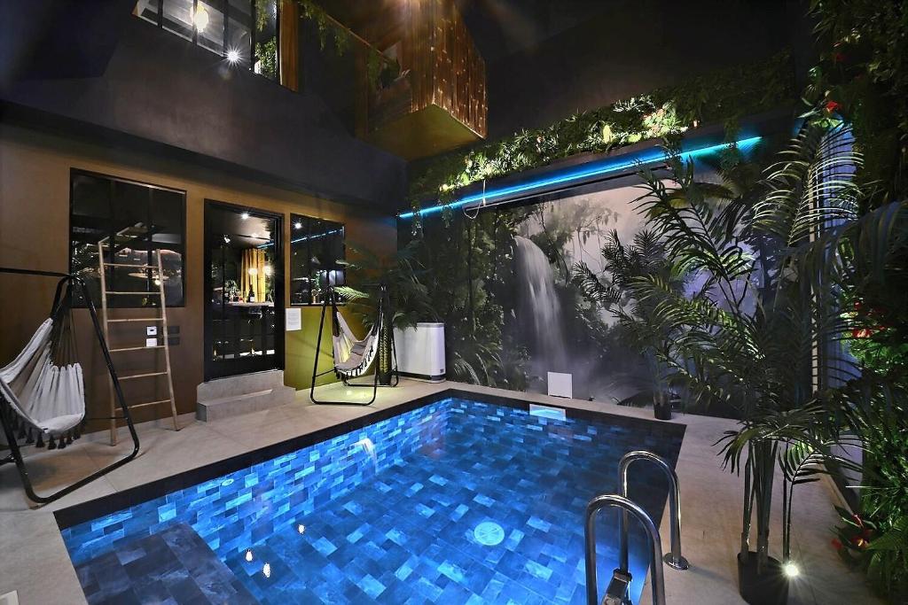 La alberca dentro o cerca de Sanctuaire d'Aphrodite Piscine cinéma & spa