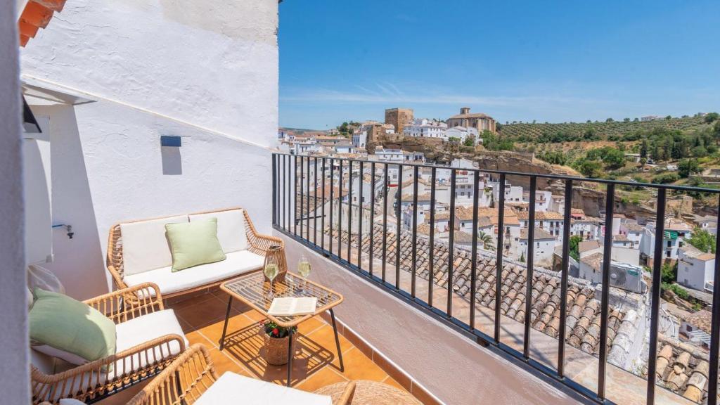 a balcony with chairs and a table and a view at Casa Abril by Ruralidays in Setenil