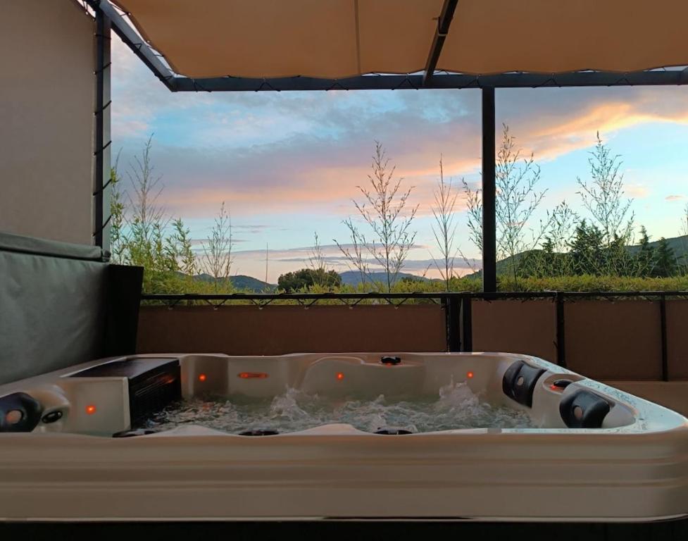 Φωτογραφία από το άλμπουμ του Bains & Rituels de Saint Clair Loft Sento & Spa σε Saint-Zacharie