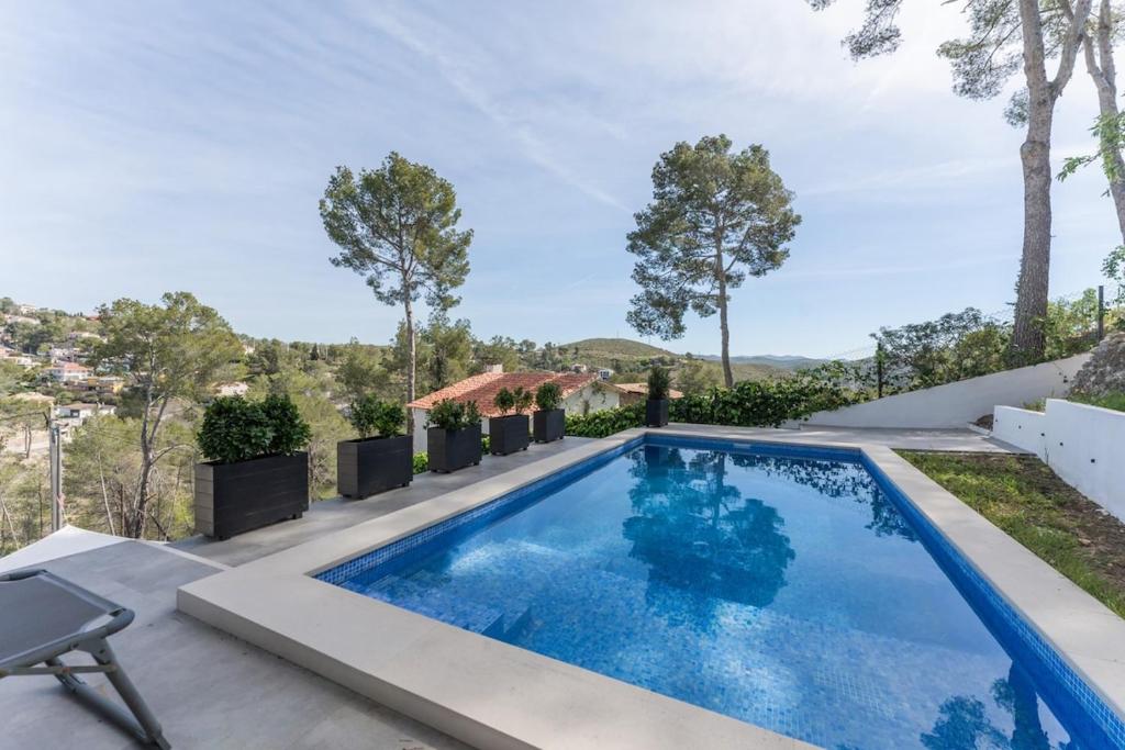 Bazén v ubytování Casa Olivella #7 by Happy Houses Barcelona nebo v jeho okolí