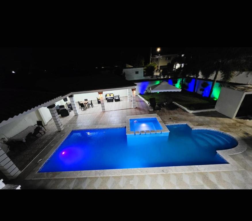 Πισίνα στο ή κοντά στο villa fortuna