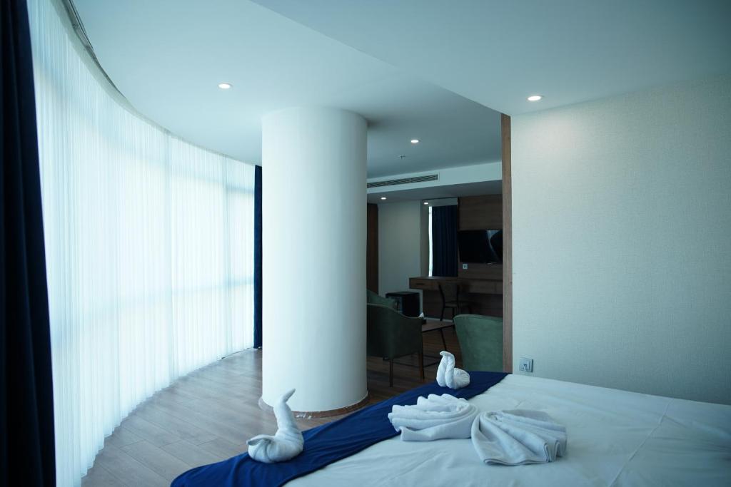 Ένα ή περισσότερα κρεβάτια σε δωμάτιο στο Erbil Platinum Hotel