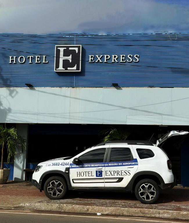 a police car parked in front of a hotel express at Hotel Express - Leva e busca no aeroporto grátis 24 horas in Várzea Grande